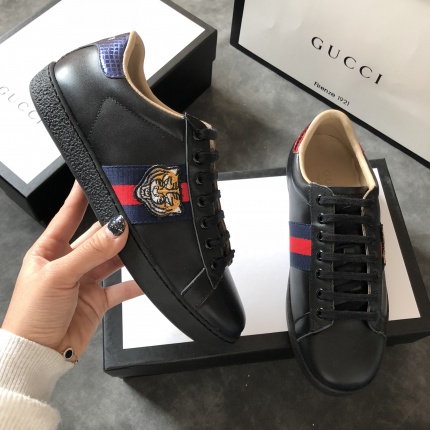 Gucci AAA Quality Sneakers For Men in 102655