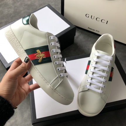Gucci AAA Quality Sneakers For Men in 104740