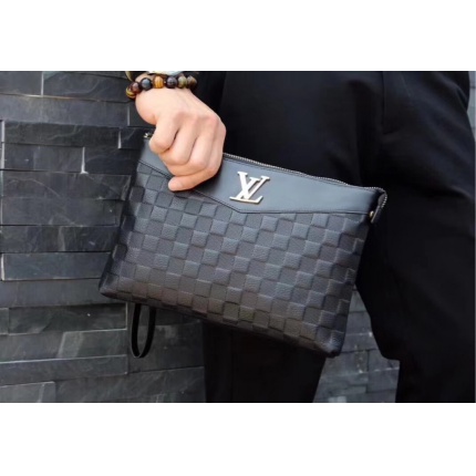 Louis Vuitton AAA Quality Clutch For Men in 105574