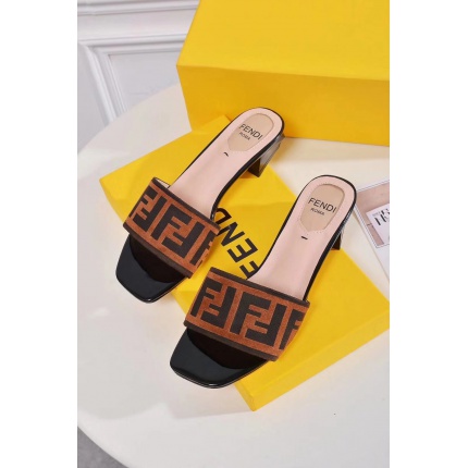 Fendi Slippers For Women in 105701