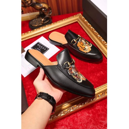 Gucci Loafers For Men  in 105860