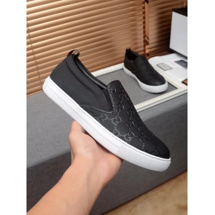 Gucci AAA Quality Sneakers For Men in 105914
