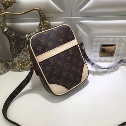 2018 New Louis Vuitton AAA Crossbody bags For Men in 106732
