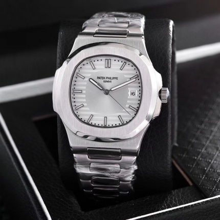 Patek Philippe Watches in 108421