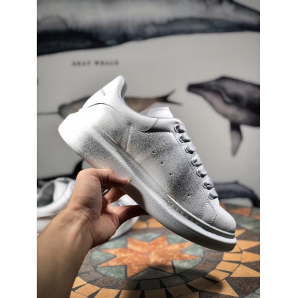 Top Quality 2018 New Alexander Mcqueen Sneakers in new Colors  in 111667