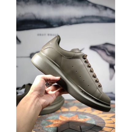 Top Quality 2018 New Alexander Mcqueen Sneakers in new Colors  in 111670