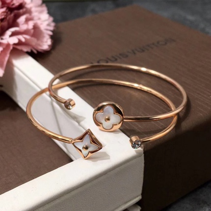 Louis Vuitton Bracelets in 111746