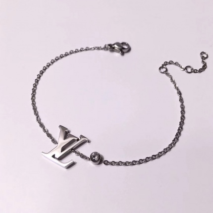 Louis Vuitton Bracelets in 111747