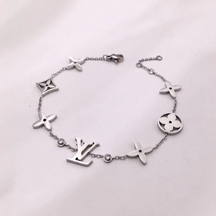 Louis Vuitton Bracelets in 111749