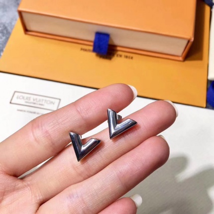 Louis Vuitton Earrings in 111765
