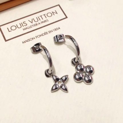 Louis Vuitton Earrings in 111775