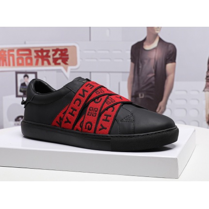 Givenchy Sneakers For Men in 117890