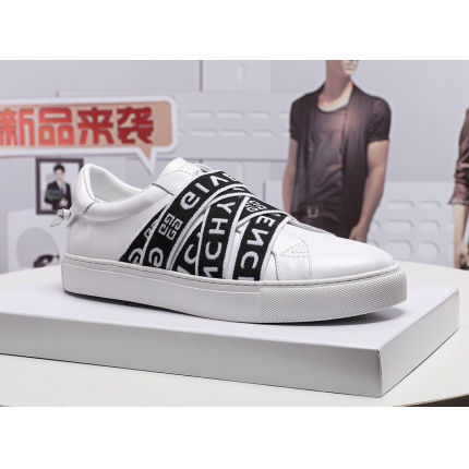 Givenchy Sneakers For Men in 117892