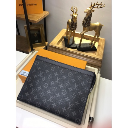 Louis Vuitton AAA Quality Clutch For Men in 118522