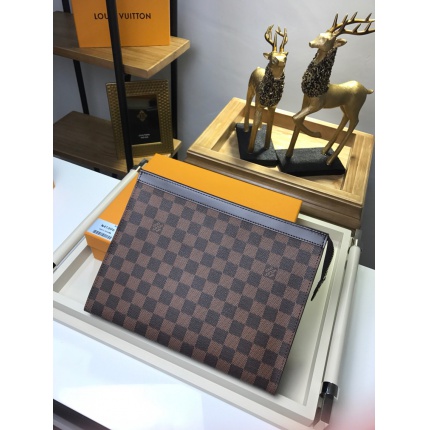 Louis Vuitton AAA Quality Clutch For Men in 118525