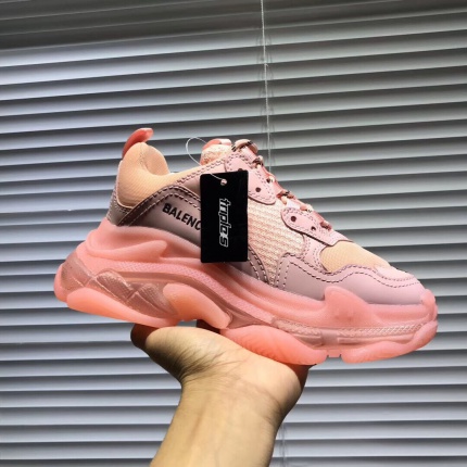 Balenciaga Sneakers For Women in 120028