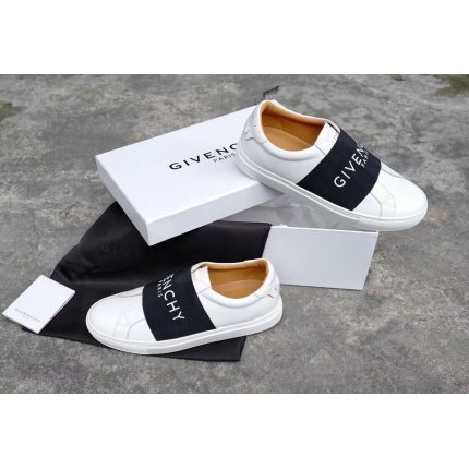 Givenchy Sneakers For Men in 120824