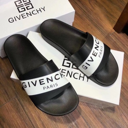 Givenchy Slippers For Men in 120976