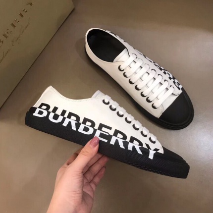 New Arrivals Burberry Sneakers For Men in 122531
