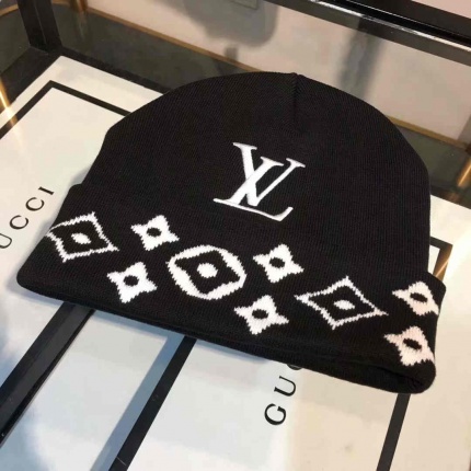 Louis Vuitton  Hats in 122811