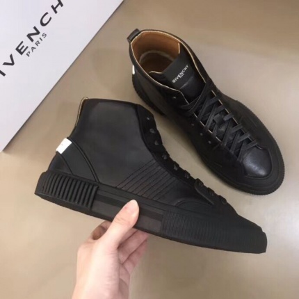 Givenchy Sneakers For Men in 123421