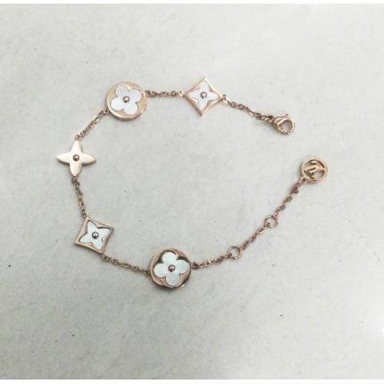 Louis Vuitton Bracelets in 124478