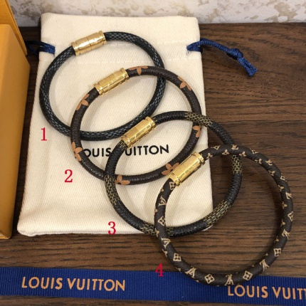 Louis Vuitton Bracelets in 124479