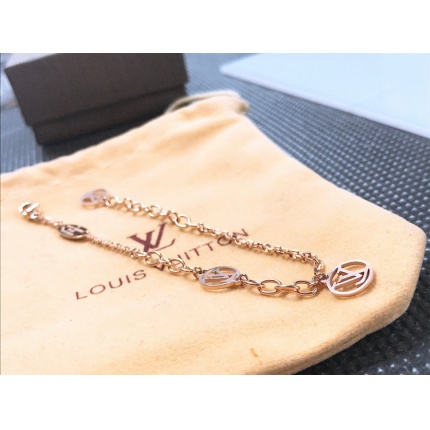 Louis Vuitton Bracelets in 124482