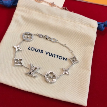Louis Vuitton Bracelets in 124485