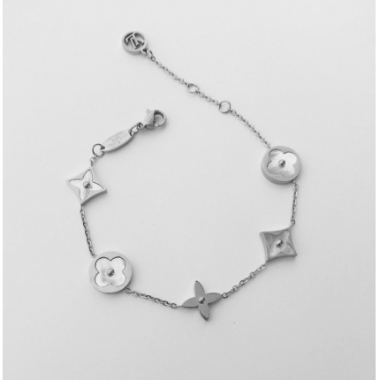 Louis Vuitton Bracelets in 124489