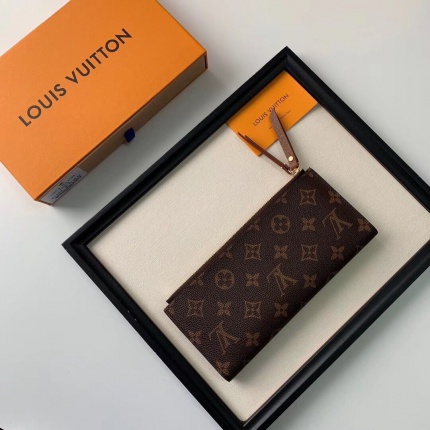 Louis Vuitton AAA Quality Wallets in 124889