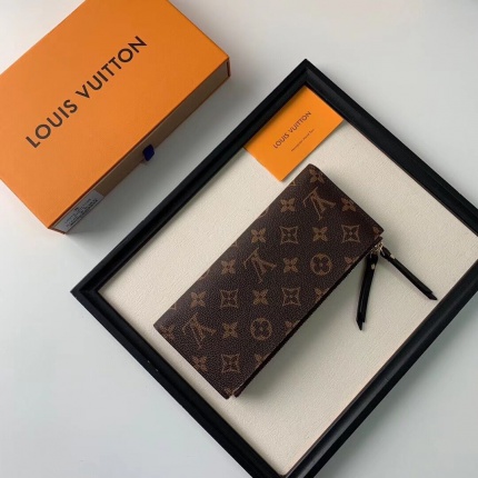 Louis Vuitton AAA Quality Wallets in 124890