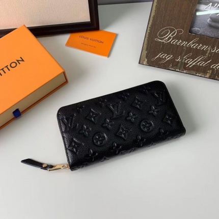 Louis Vuitton AAA Quality Wallets in 124896