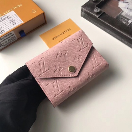 Louis Vuitton AAA Quality Wallets in 124902