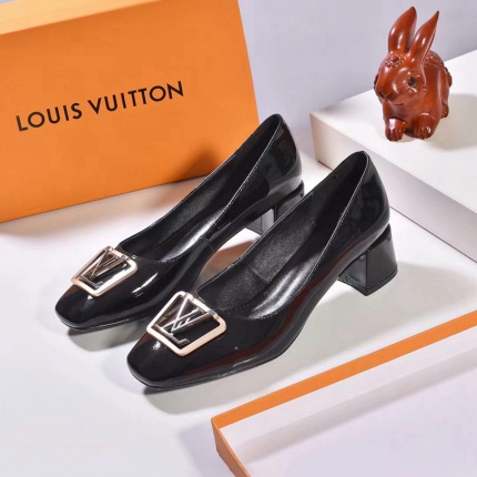 LV Pumps For Women in 126101