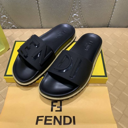 Fendi Slippers And Sandals For Men in 126752