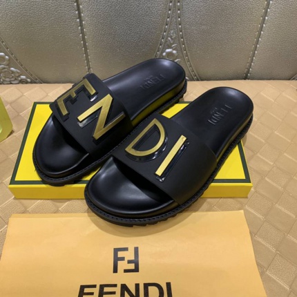 Fendi Slippers And Sandals For Men in 126755