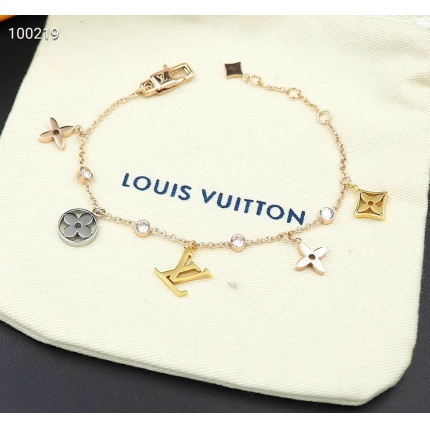 Louis Vuitton Bracelets in 127304