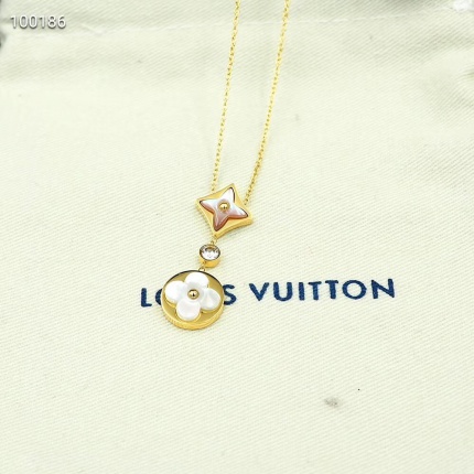 Louis Vuitton Necklace in 127306