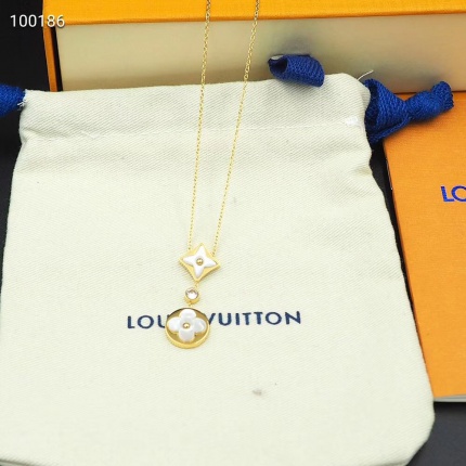 Louis Vuitton Necklace in 127307