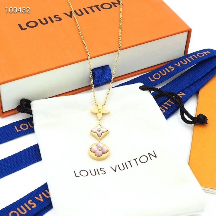 Louis Vuitton Necklace in 127308