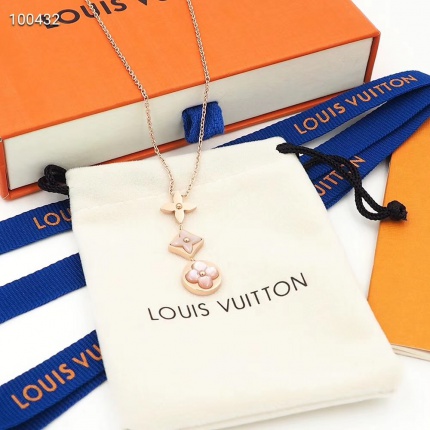 Louis Vuitton Necklace in 127309