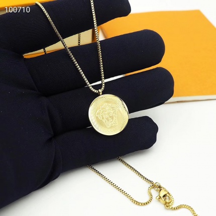 Louis Vuitton Necklace in 127311