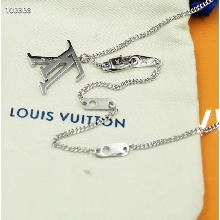 Louis Vuitton Necklace in 127321