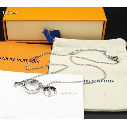 Louis Vuitton Necklace in 127324