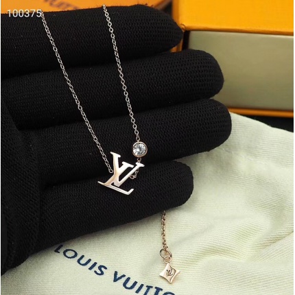 Louis Vuitton Necklace in 127330