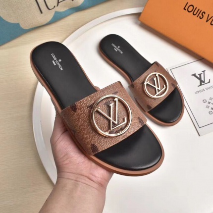 Louis Vuitton Slippers For Women in 127547