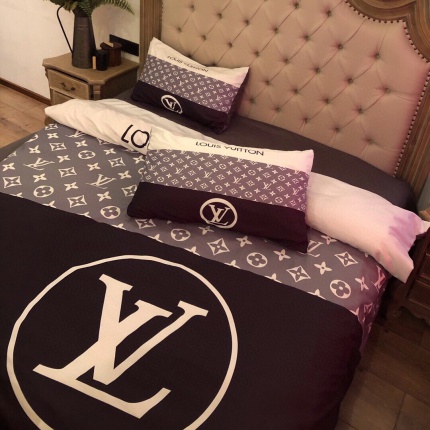 Louis Vuitton Bed Sheets in 127796