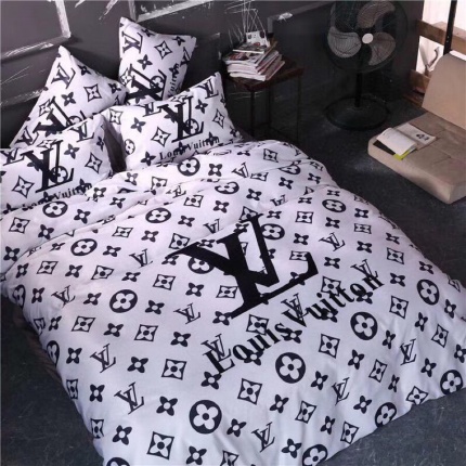 Louis Vuitton Bed Sheets in 127802