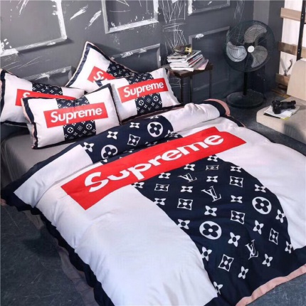 Louis Vuitton Bed Sheets in 127807